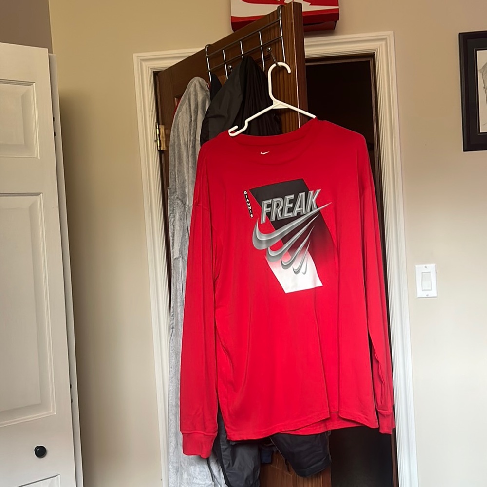 Nike greek freak long sleeve tee